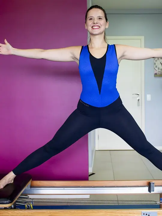 Aula de Pilates no aparelho Reformer